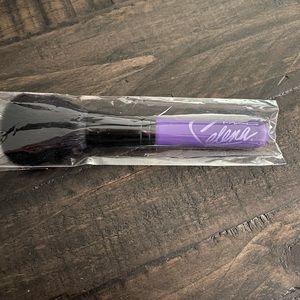 Selena Mac Brush